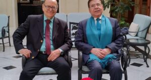 Maestro Raúl Gómez, presidente del Instituto de Ciencias y Humanidades (izq) con el Doctor Luis Miguel Martínez Anzures, presidente del INAP